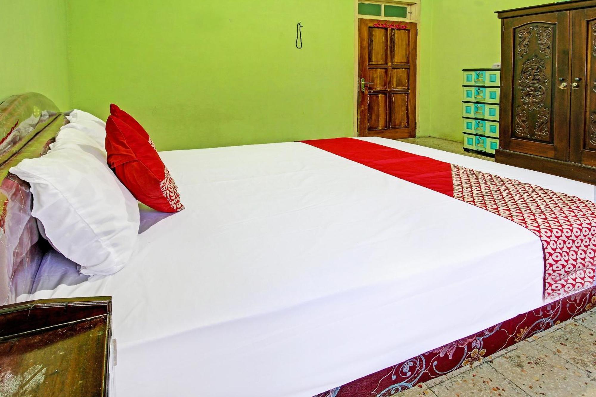 Отель Spot On 91214 Desa Wisata Pandean Trenggalek Экстерьер фото