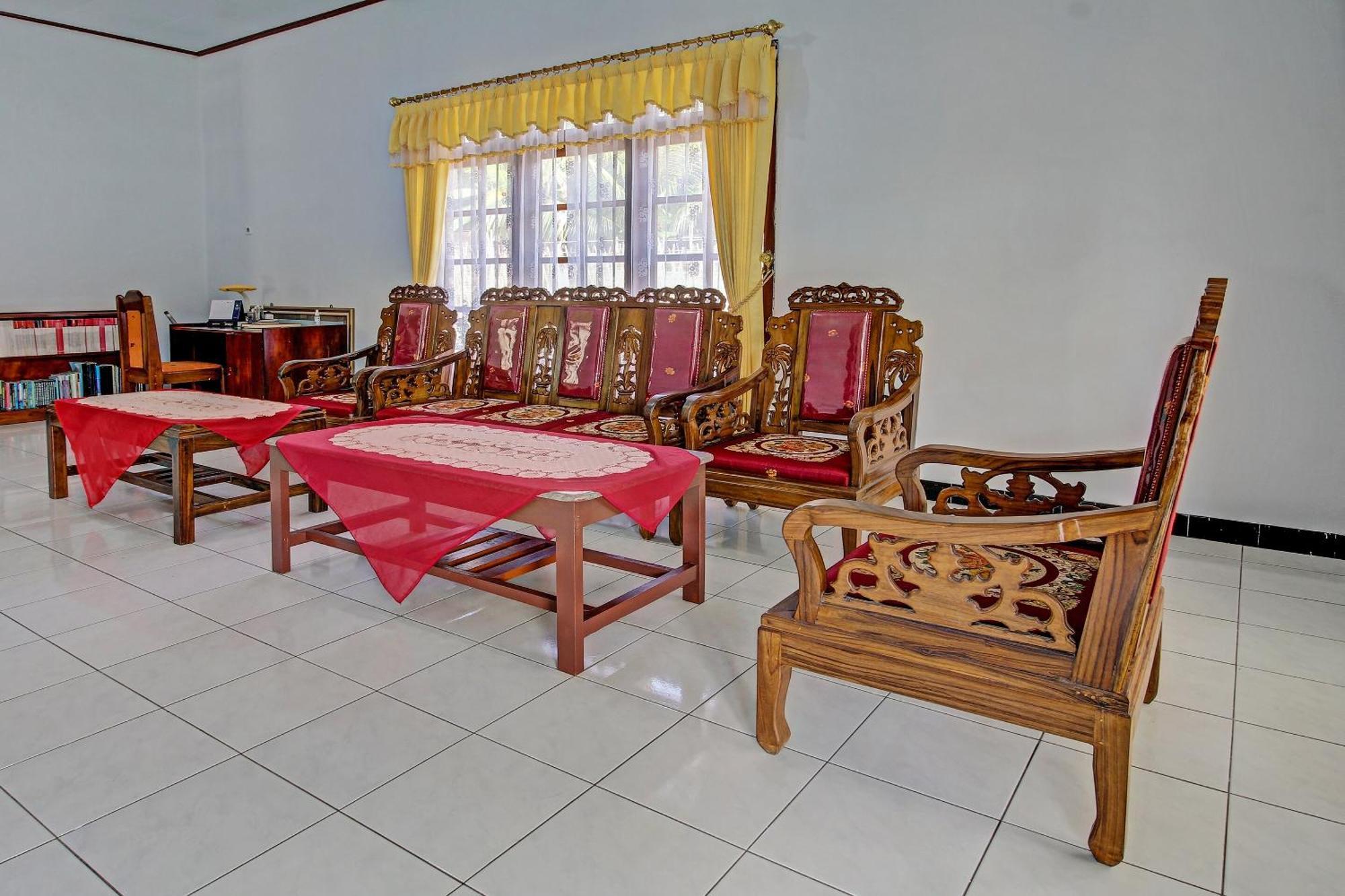 Отель Spot On 91214 Desa Wisata Pandean Trenggalek Экстерьер фото